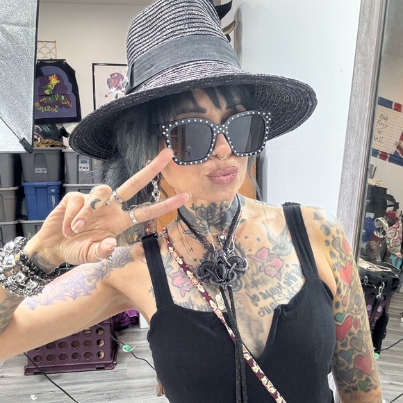 Check out my styling inspo insta or tiktok@xgenxclosetx 🫶🏼 - Picture 7 of 10